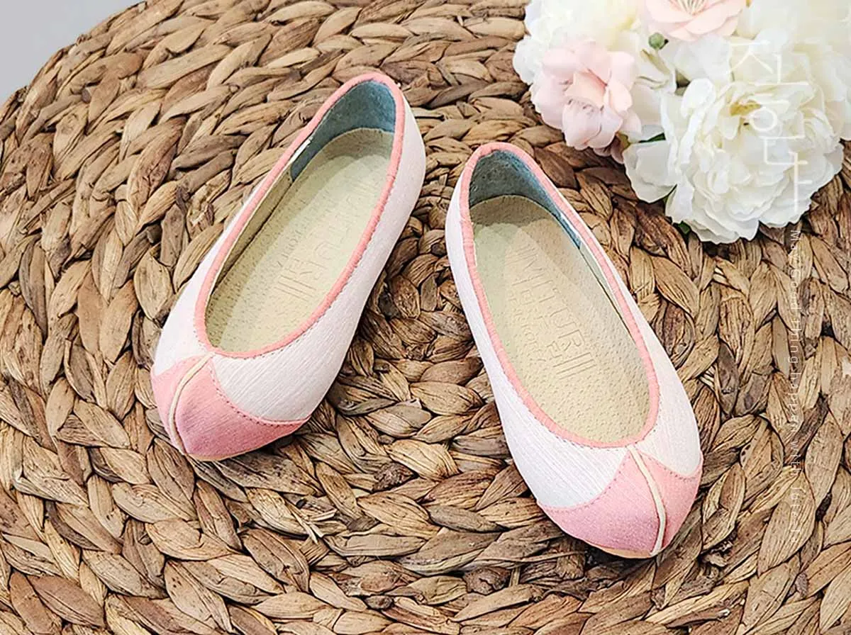 Adorable Baby Girl Hanbok Shoes in Pink & Light Pink