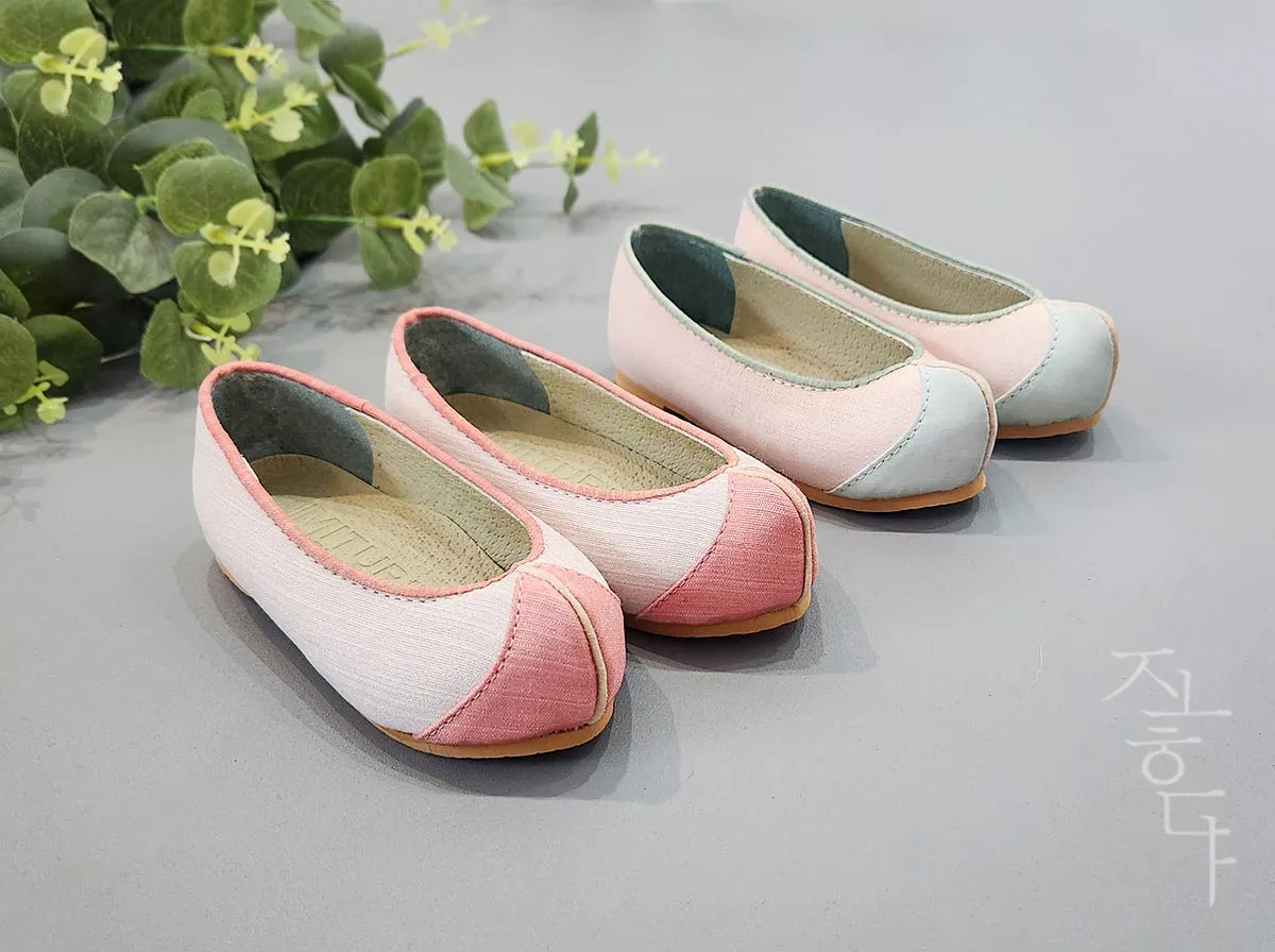 Adorable Baby Girl Hanbok Shoes in Pink & Light Pink