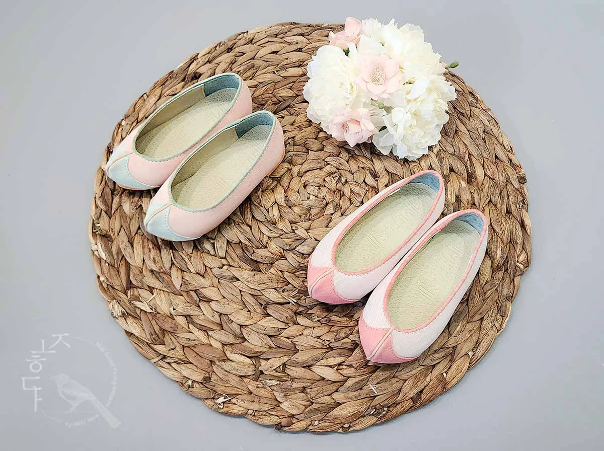 Adorable Baby Girl Hanbok Shoes in Skyblue & Light Pink