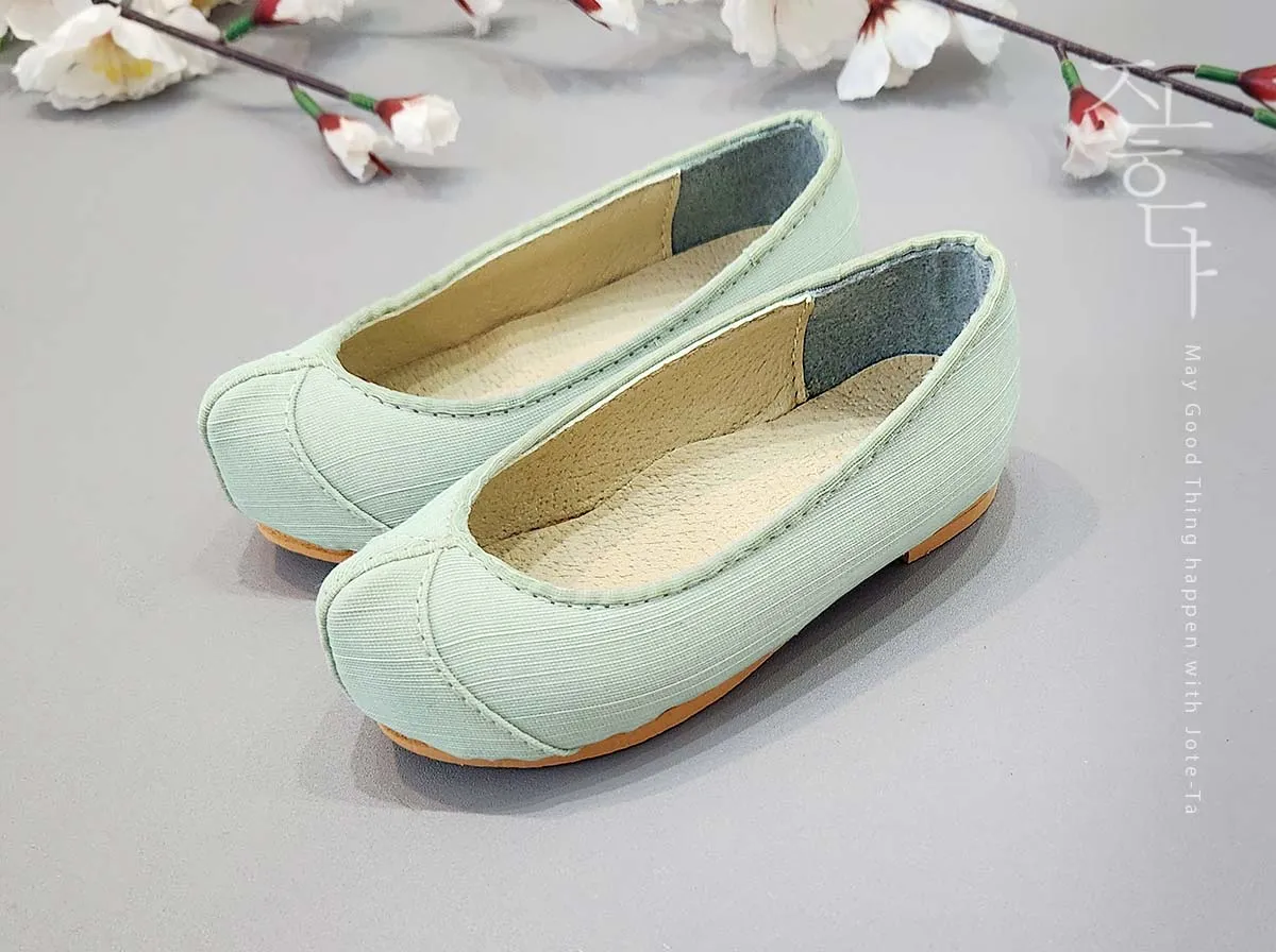 Adorable Girl Hanbok Shoes in Mint