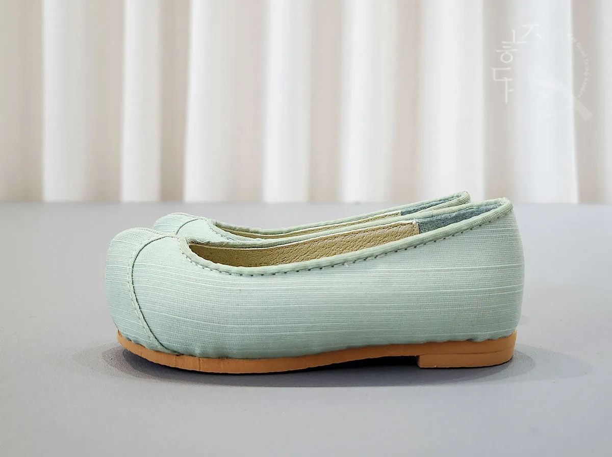 Adorable Girl Hanbok Shoes in Mint