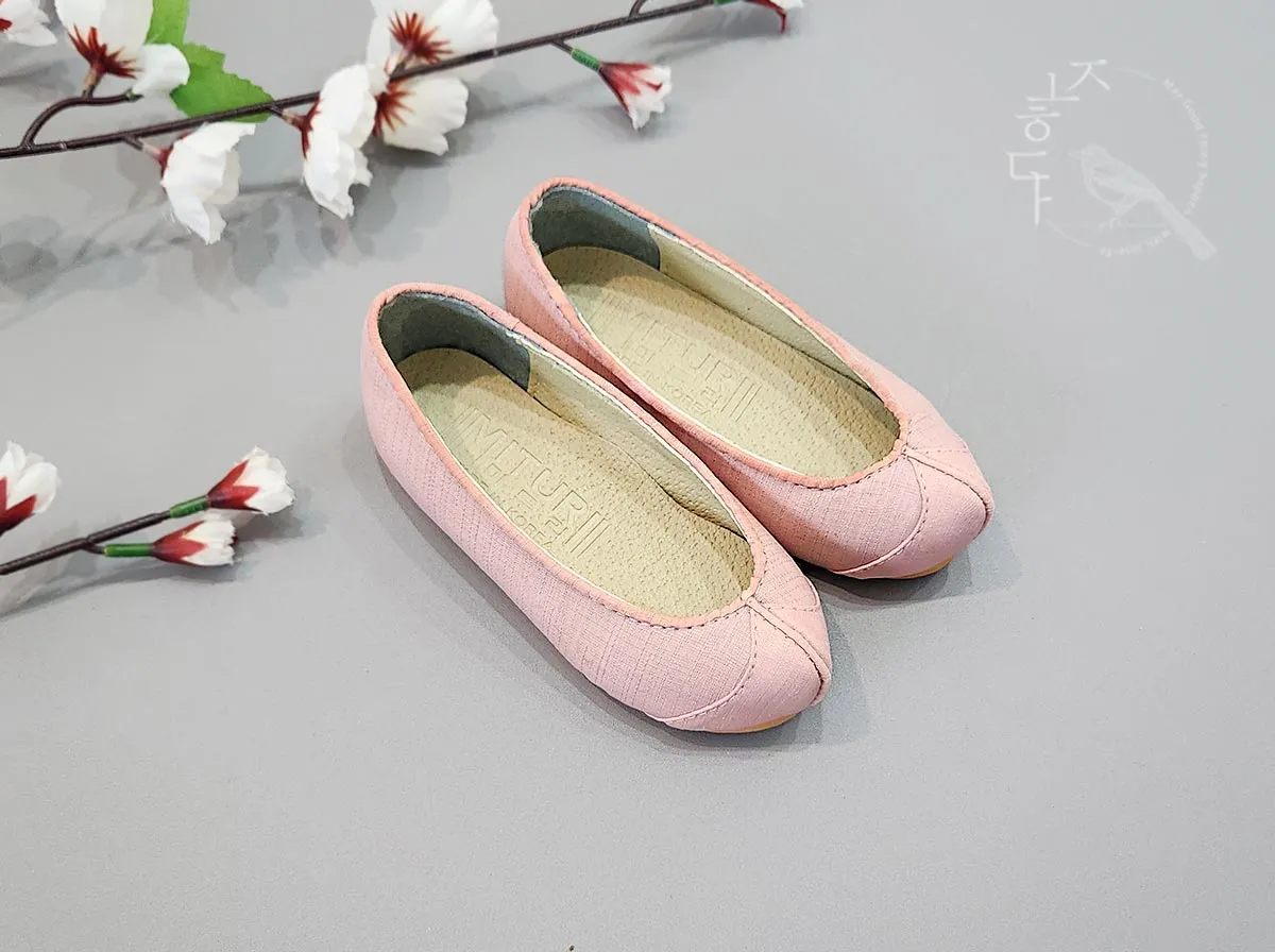 Adorable Girl Hanbok Shoes in Pink