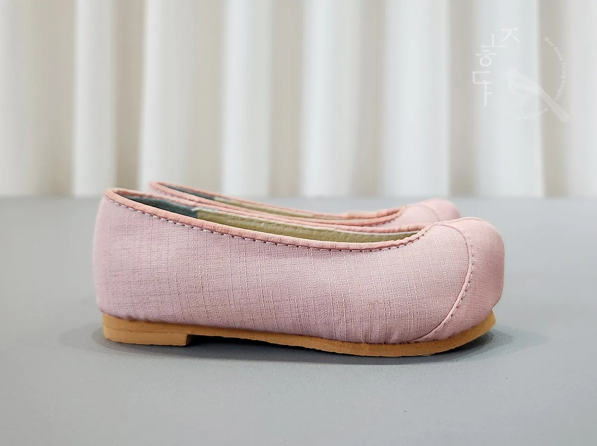 Adorable Girl Hanbok Shoes in Pink