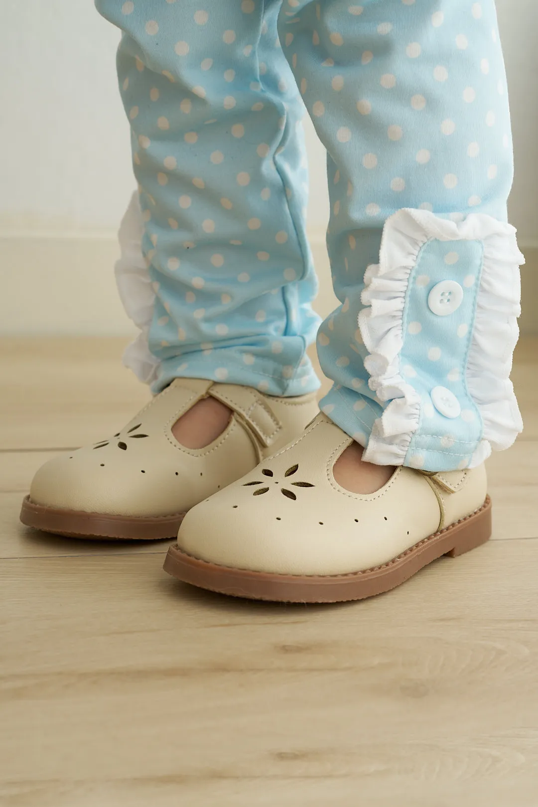 Beige vintage appleseed mary jane shoes