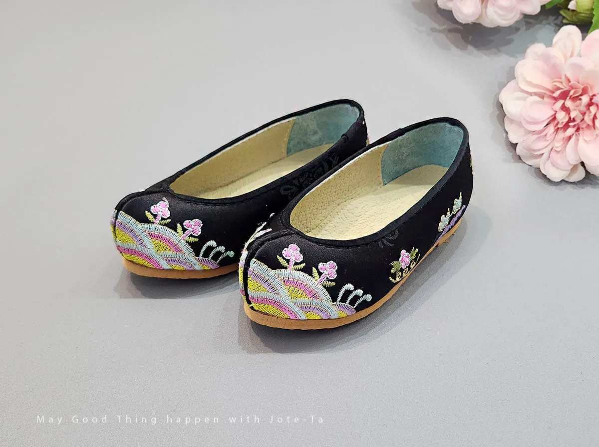 Embroidered Flower Baby Girl Hanbok Shoes in Black