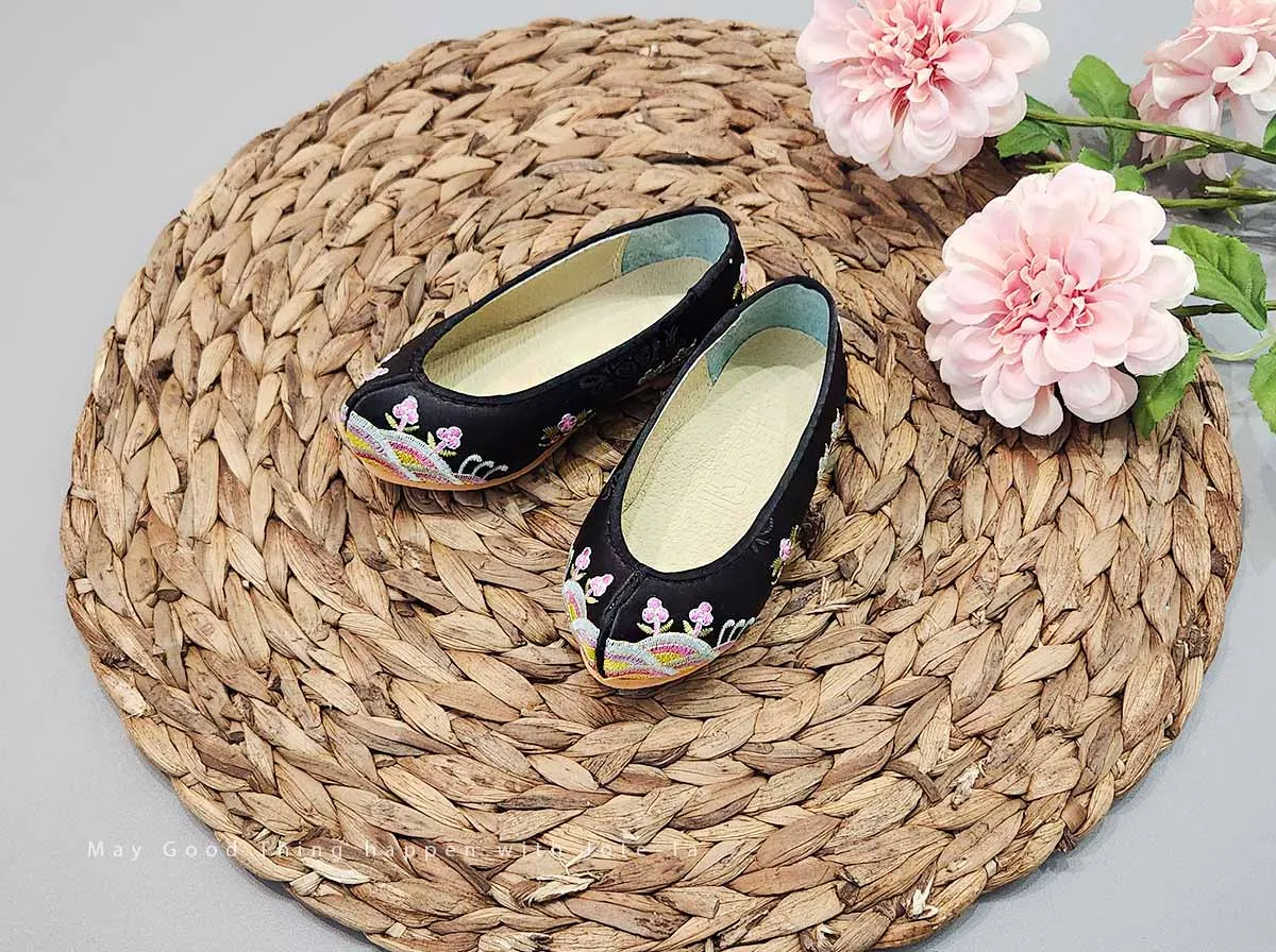 Embroidered Flower Baby Girl Hanbok Shoes in Black