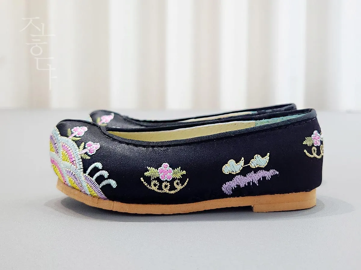 Embroidered Flower Baby Girl Hanbok Shoes in Black