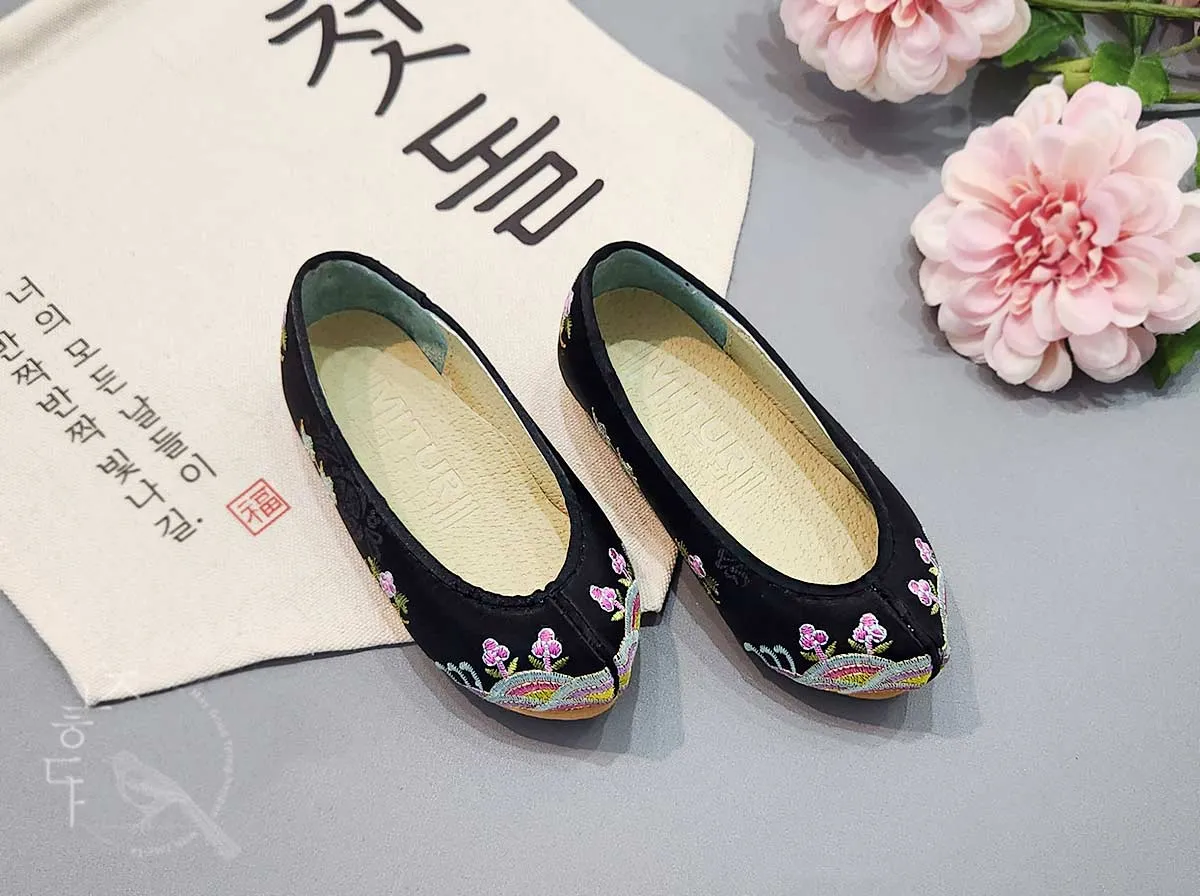 Embroidered Flower Baby Girl Hanbok Shoes in Black