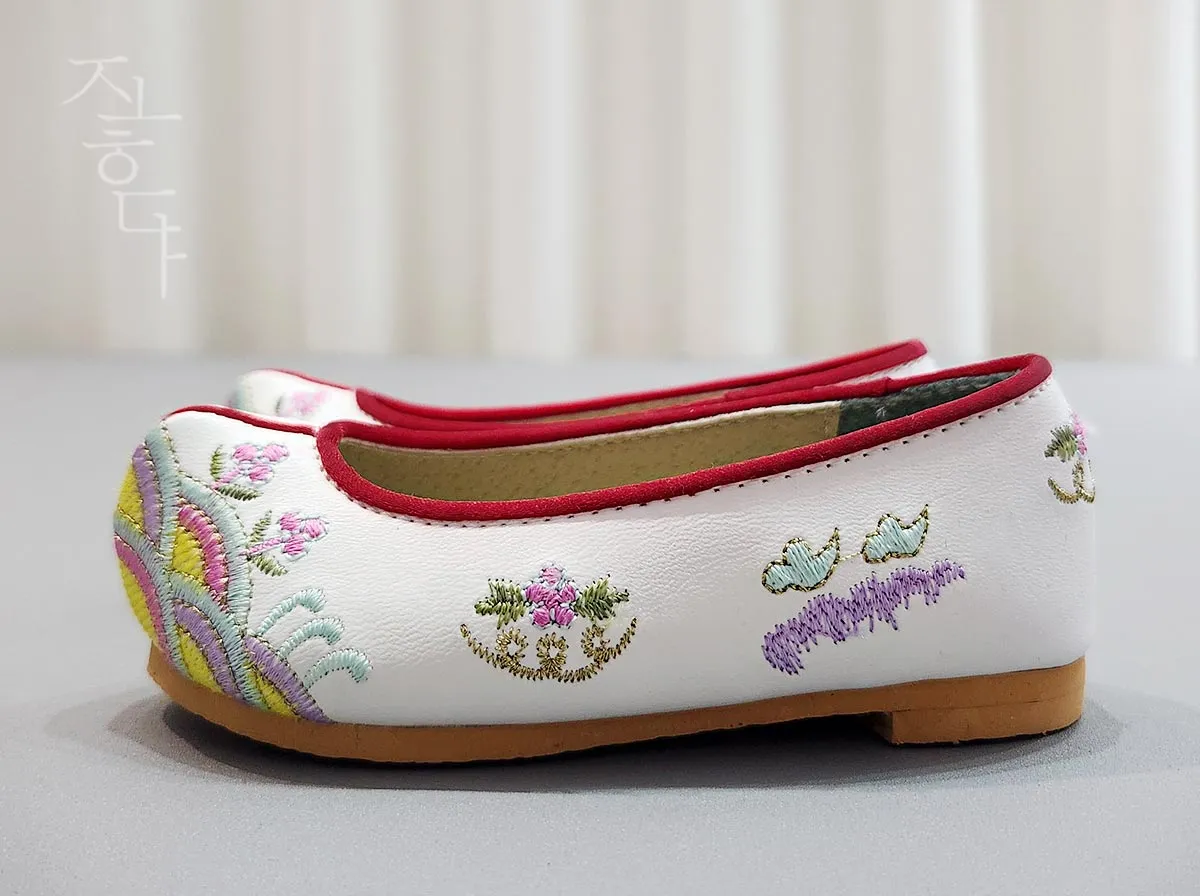 Embroidered Flower Baby Girl Hanbok Shoes in Ivory