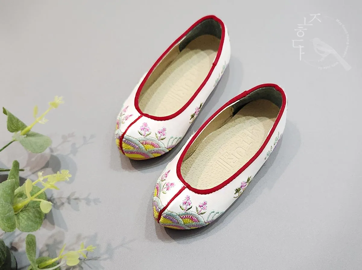 Embroidered Flower Baby Girl Hanbok Shoes in Ivory