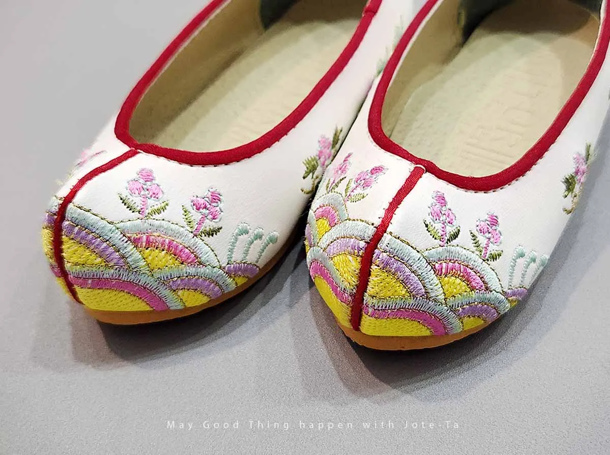 Embroidered Flower Baby Girl Hanbok Shoes in Ivory