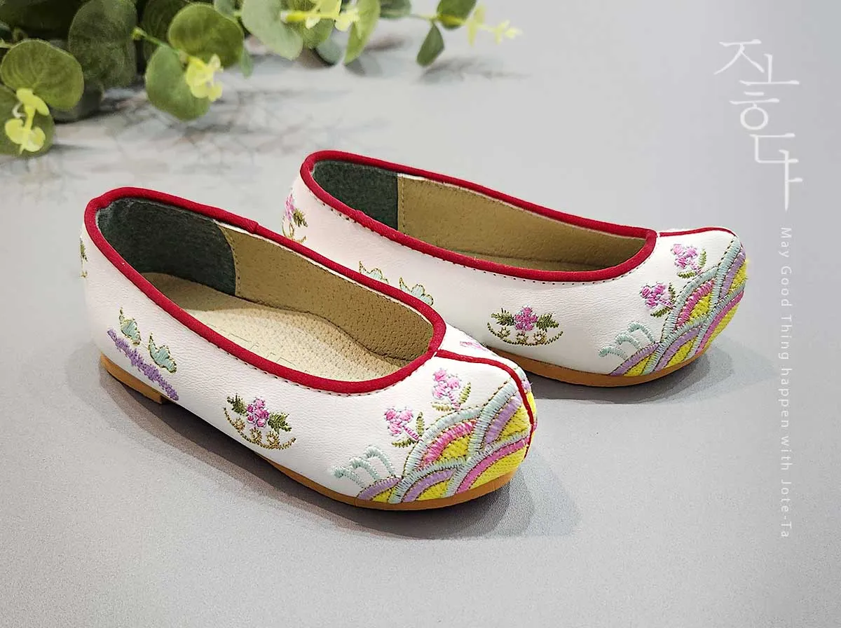 Embroidered Flower Baby Girl Hanbok Shoes in Ivory