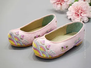 Embroidered Flower Baby Girl Hanbok Shoes in Light Pink