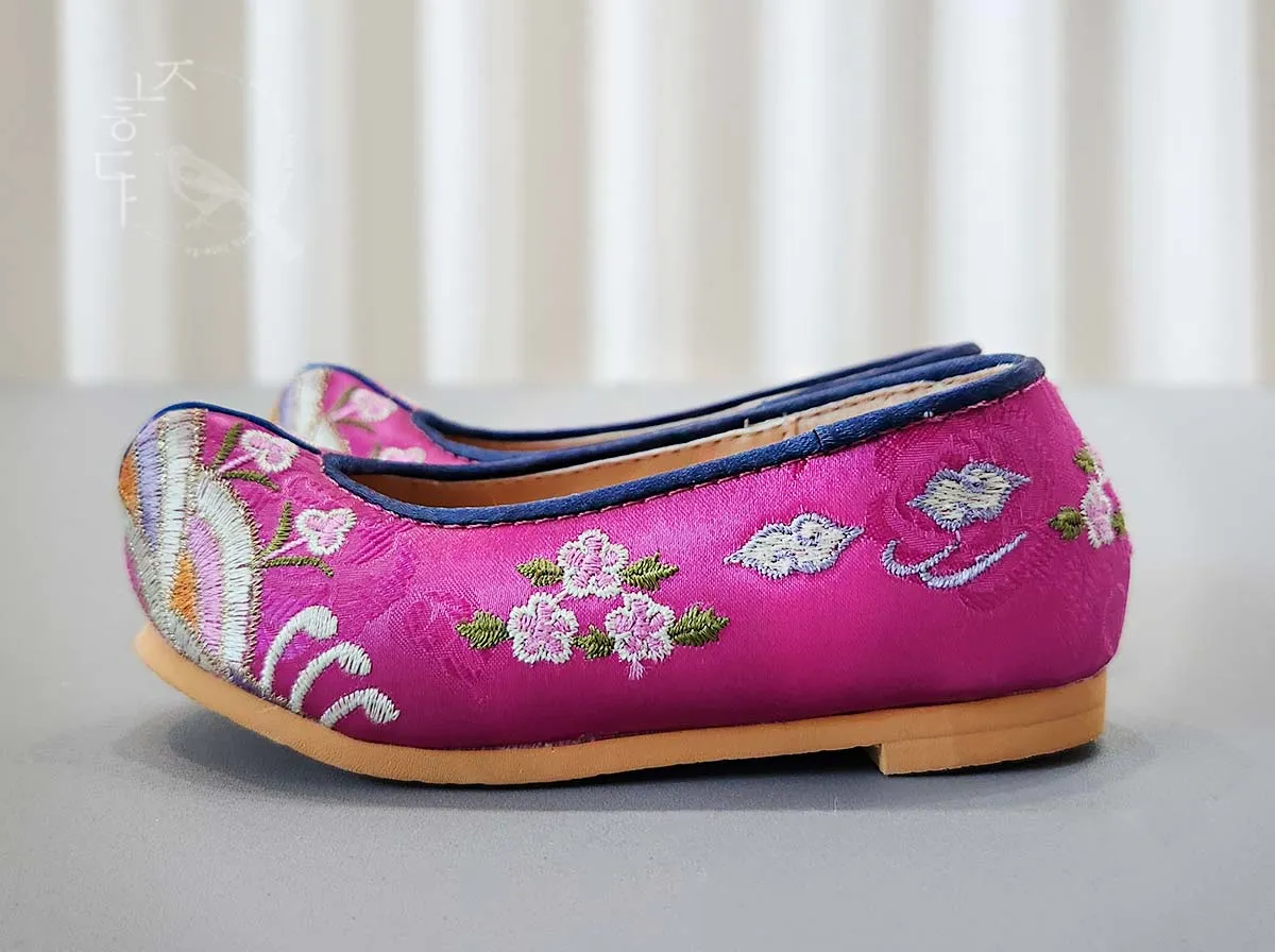 Embroidered Flower Baby Girl Hanbok Shoes in Magenta