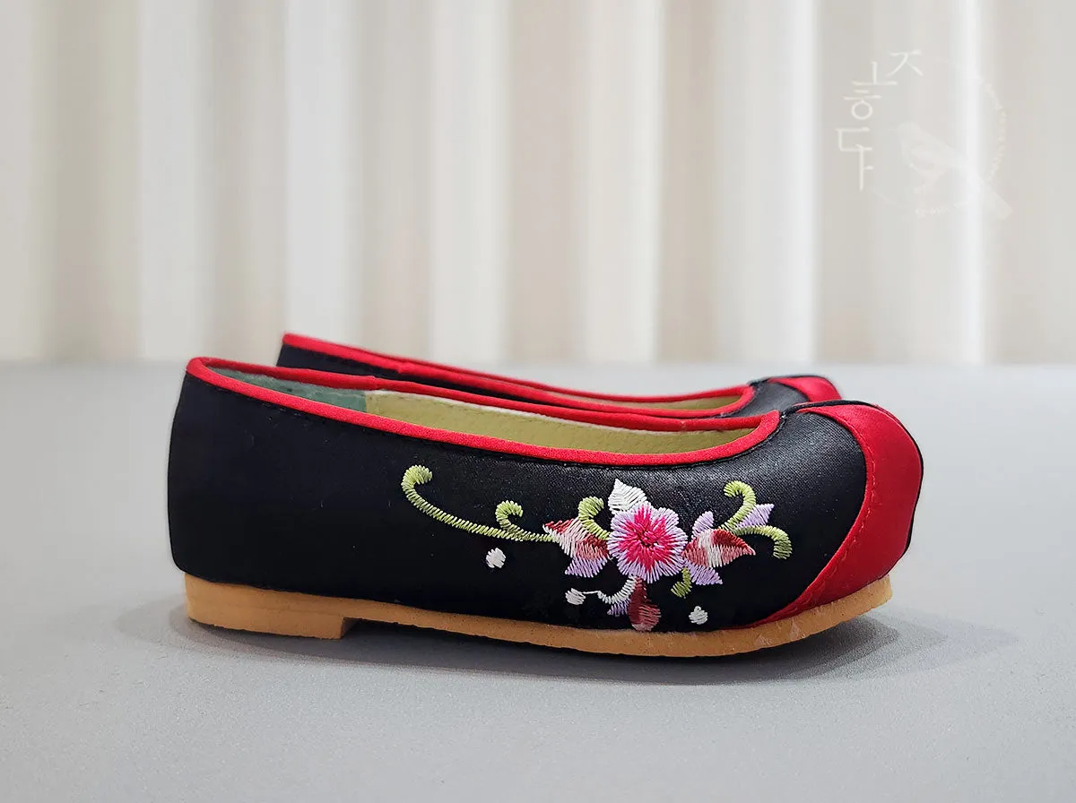 Embroidered Mugunghwa Baby Girl Hanbok Shoes in Black & Red