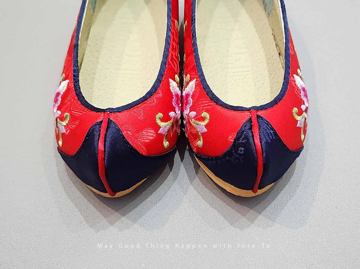 Embroidered Mugunghwa Baby Girl Hanbok Shoes in Red & Navy