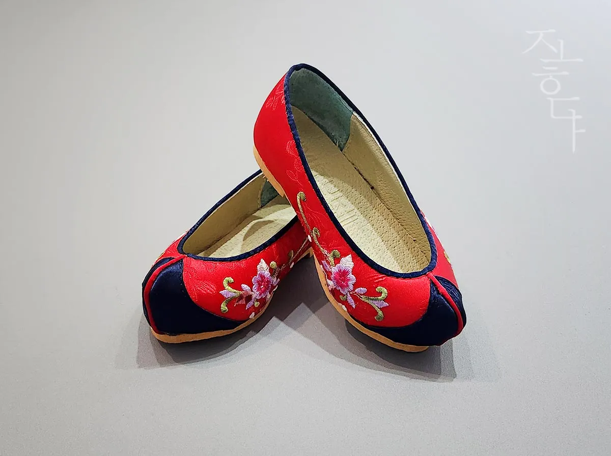 Embroidered Mugunghwa Baby Girl Hanbok Shoes in Red & Navy