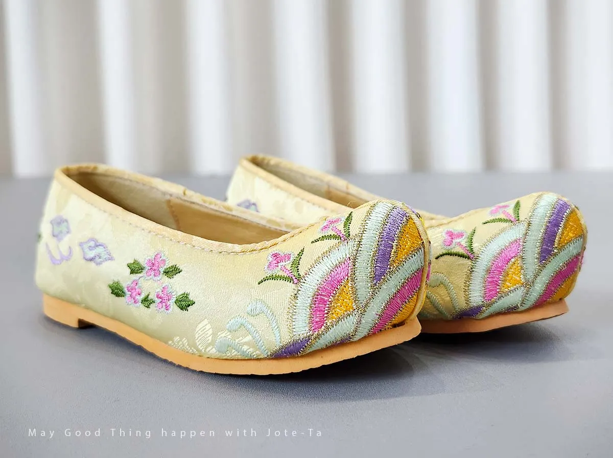 Embroidered Mugunghwa Baby Girl Hanbok Shoes in Yellow