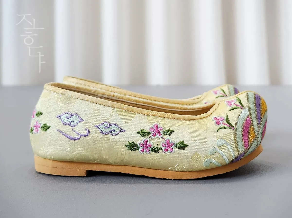 Embroidered Mugunghwa Baby Girl Hanbok Shoes in Yellow