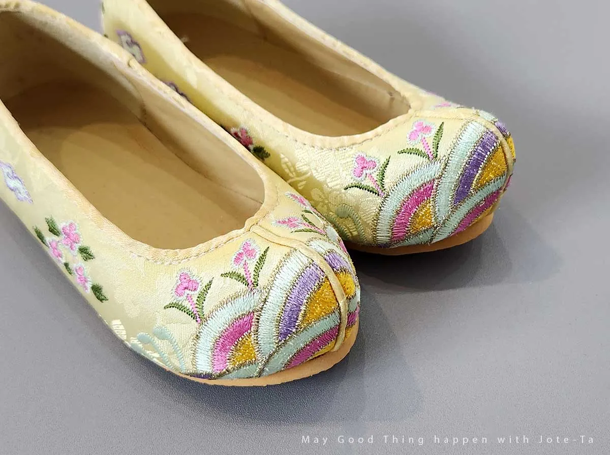 Embroidered Mugunghwa Baby Girl Hanbok Shoes in Yellow