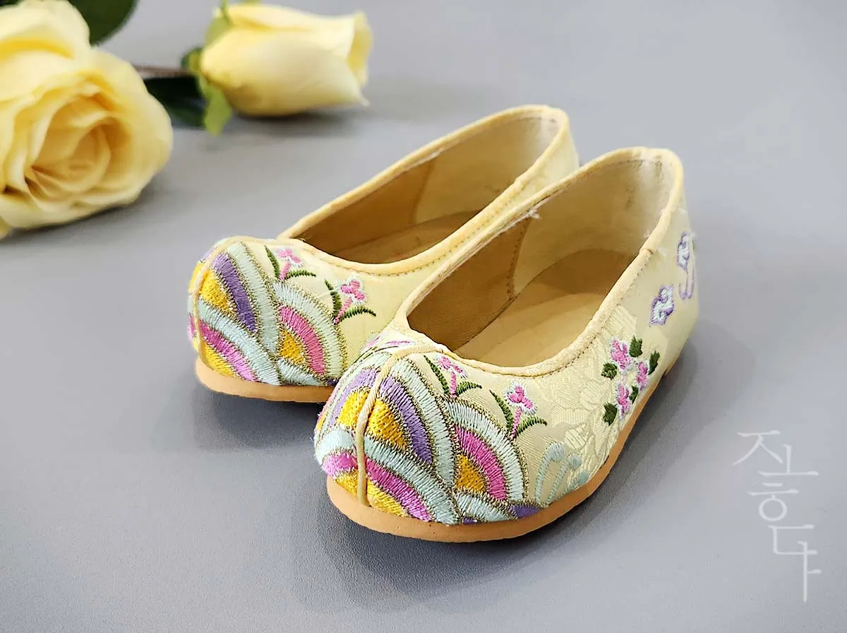 Embroidered Mugunghwa Baby Girl Hanbok Shoes in Yellow