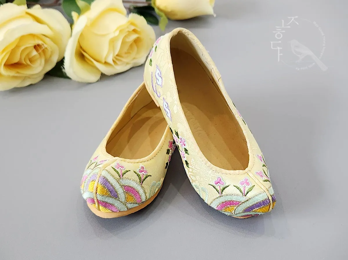 Embroidered Mugunghwa Baby Girl Hanbok Shoes in Yellow