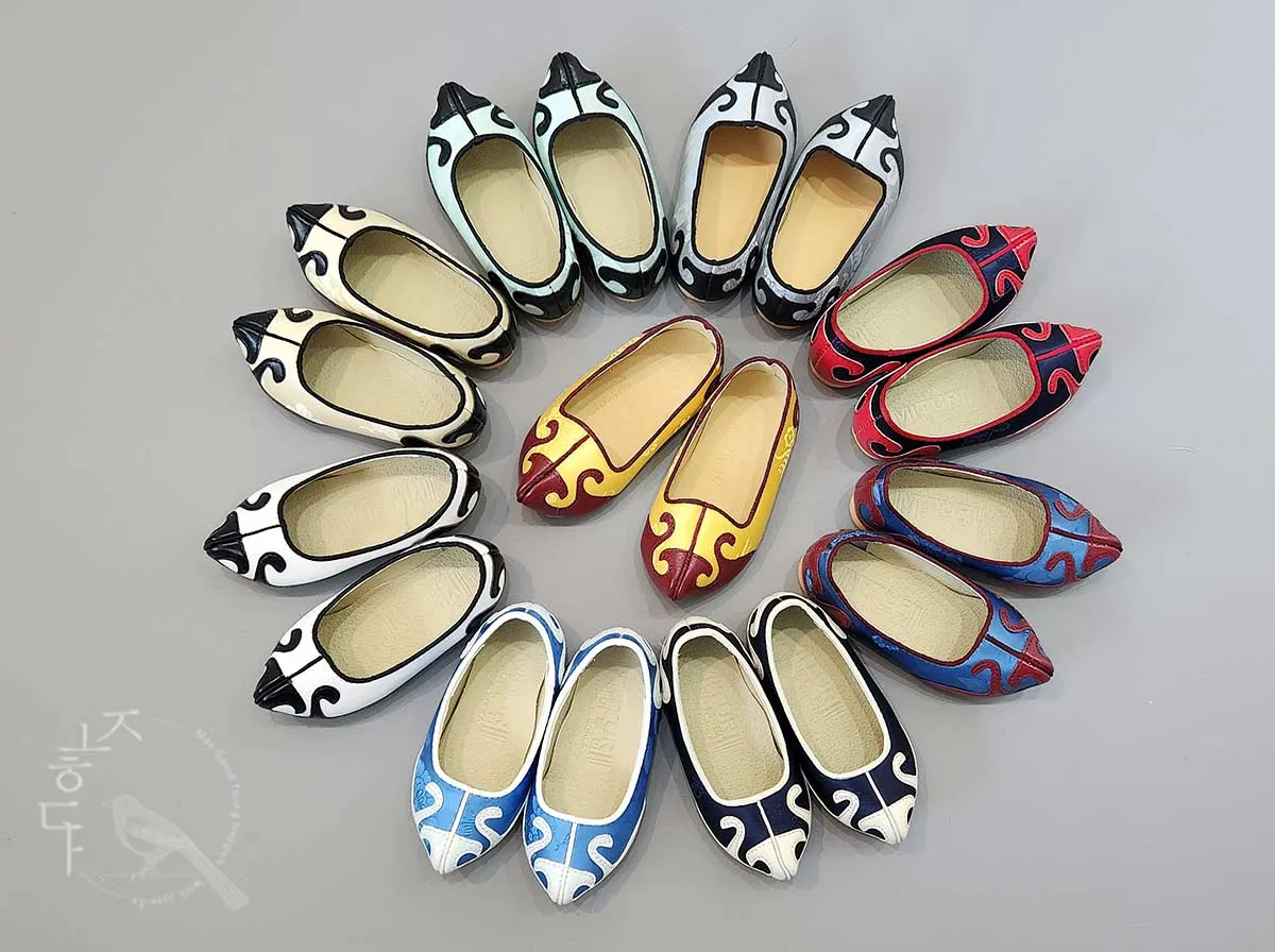 Traditional Baby Boy Hanbok Shoes in Navy & Ivory