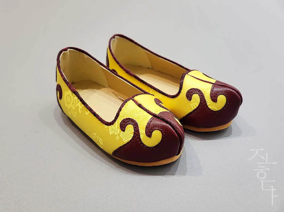 Traditional Baby Boy Hanbok Shoes in Yellow & Red Brown