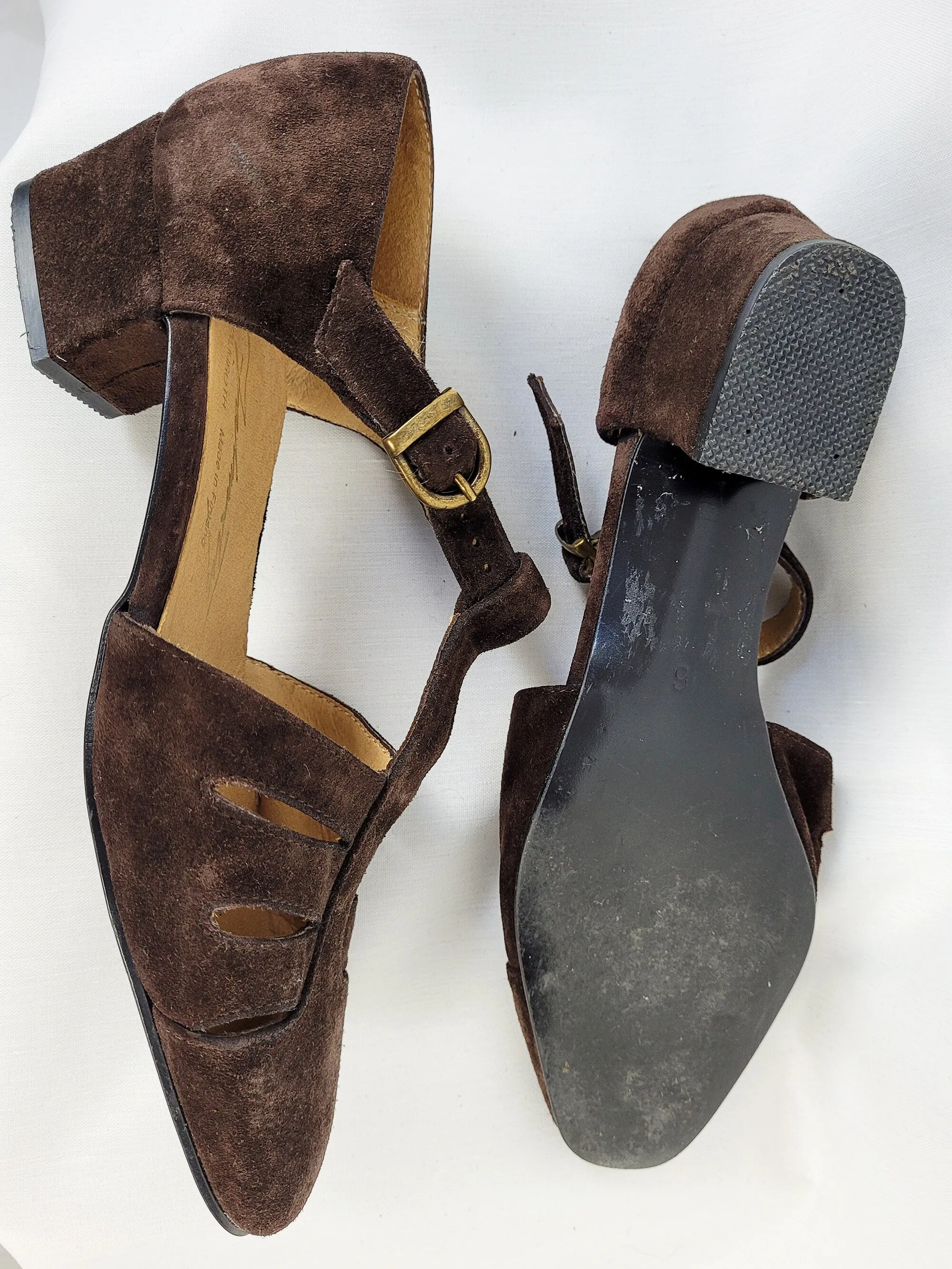 Vintage 80s mid heel brown suede sandals shoes