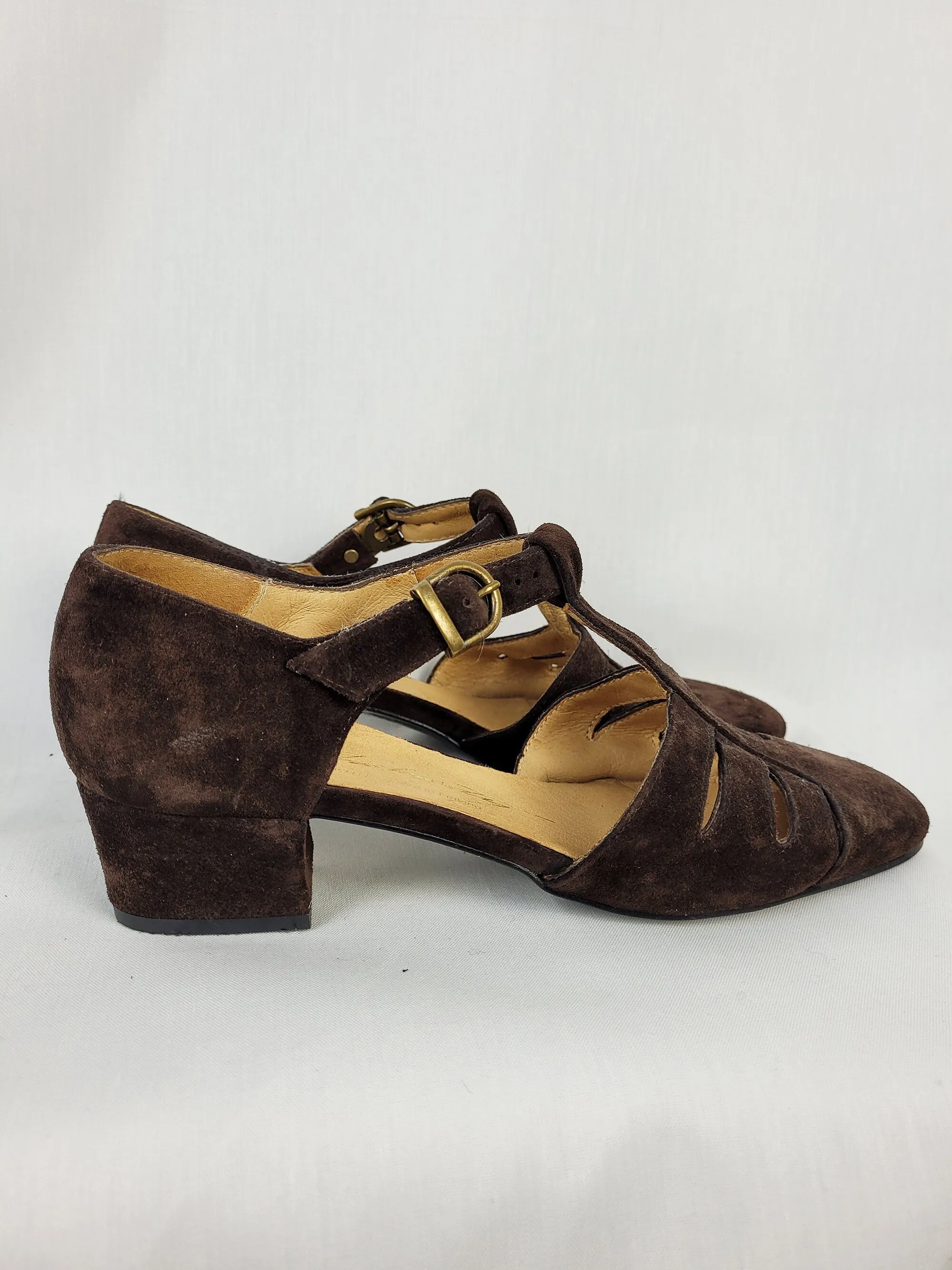 Vintage 80s mid heel brown suede sandals shoes