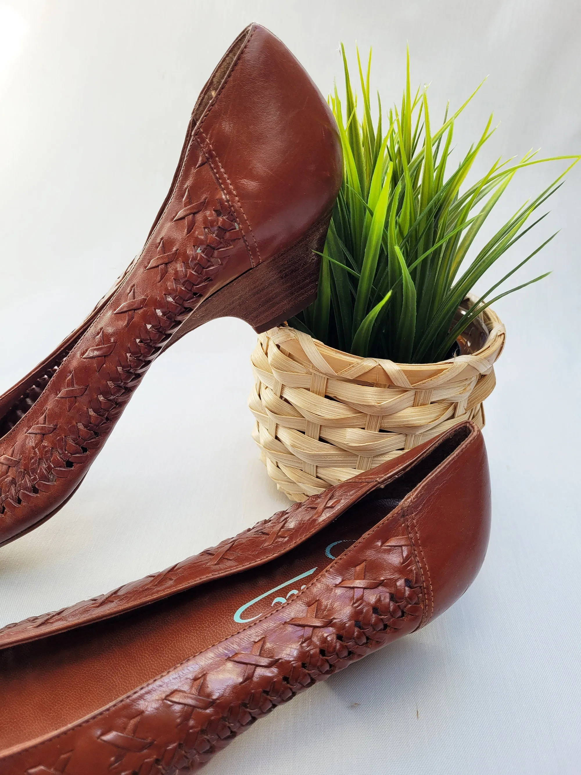 Vintage 90s brown leather mid-heel point toe shoes