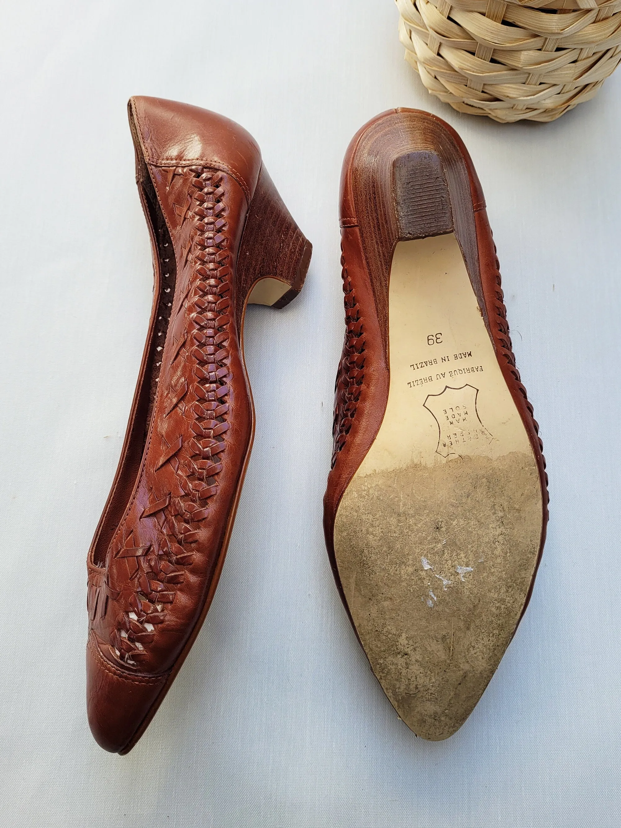 Vintage 90s brown leather mid-heel point toe shoes