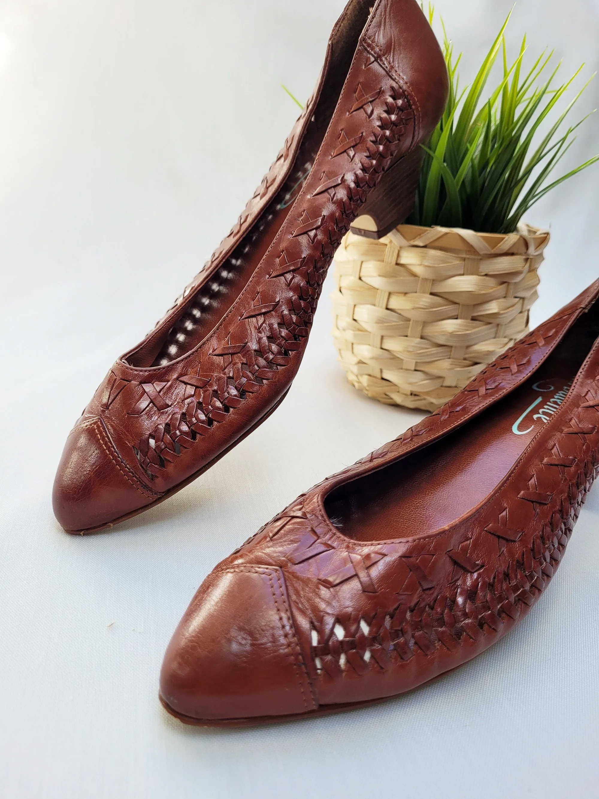 Vintage 90s brown leather mid-heel point toe shoes